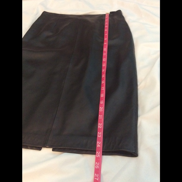 September move out sale!! Gorgeous Black Leather Pencil Skirt size 8 - Picture 15 of 16